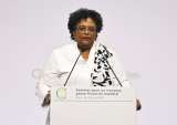 ¿Quién es Mia Mottley, la voz más escuchada en la cumbre financiera de París?