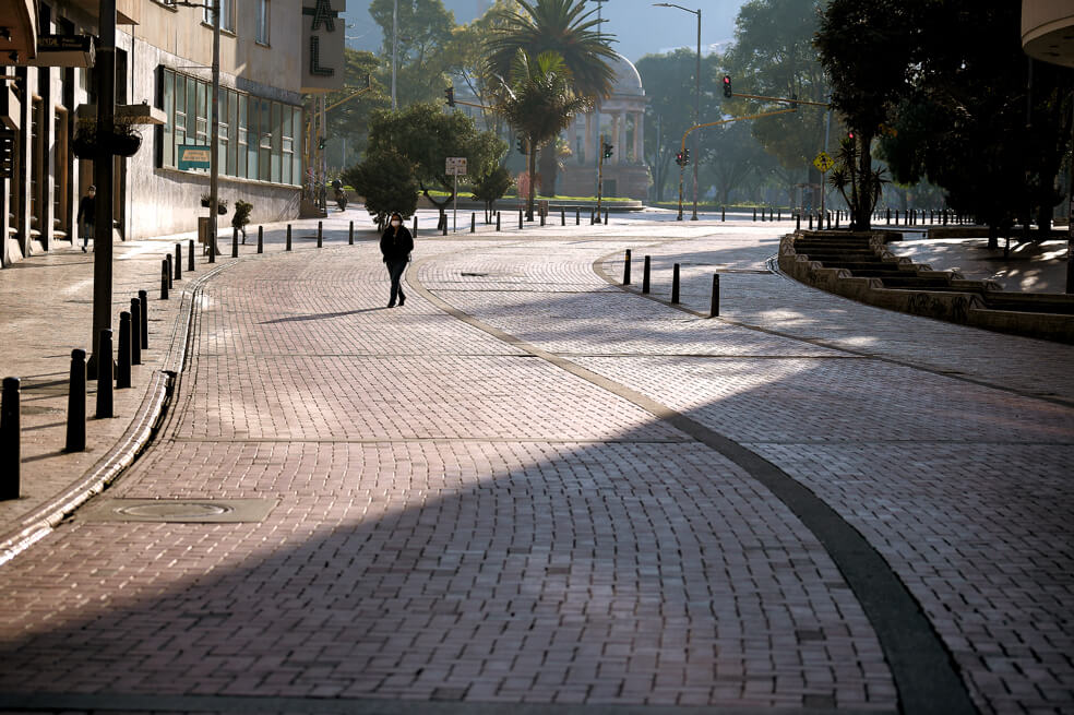 Postal del centro de Bogotá bajo la cuarentena que empezó esta semana. / Mauricio Alvarado - El Espectador