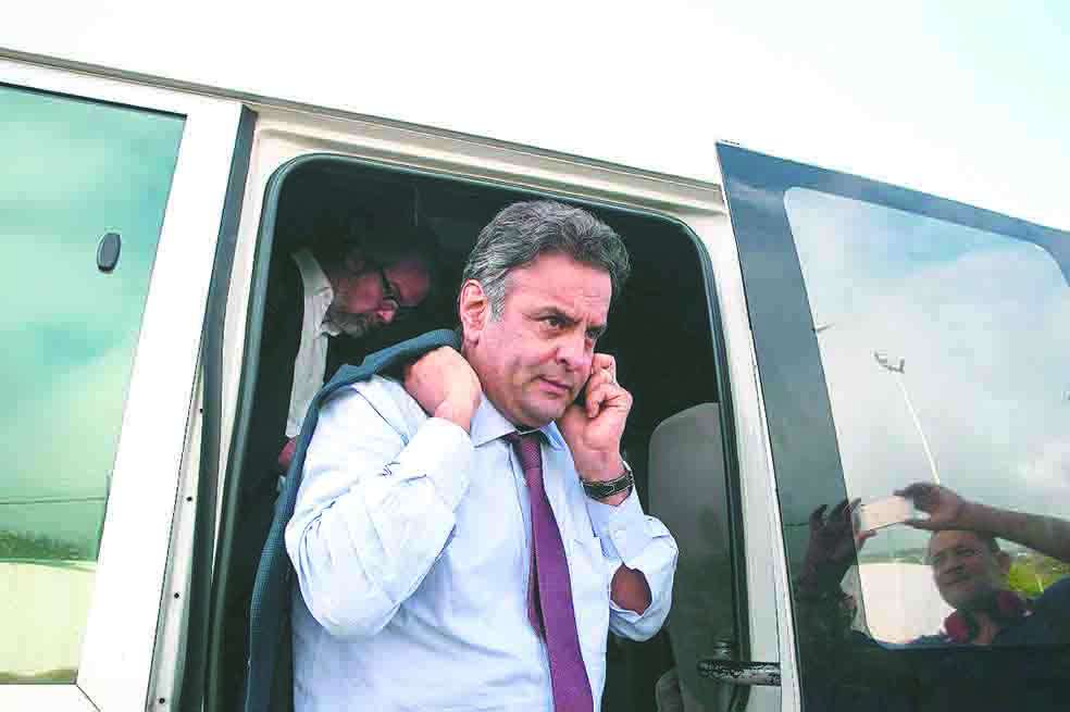 Aécio Neves, en el aeropuerto de Maiquetía, Caracas. / EFE