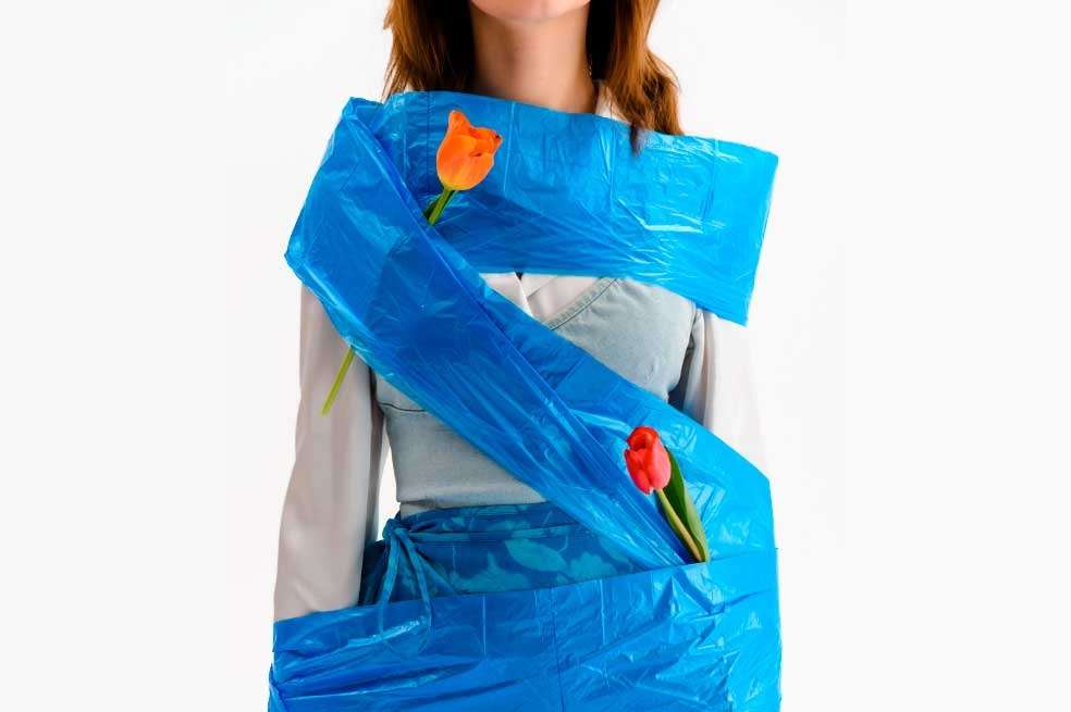 Balenciaga saca a la venta la bolsa de basura más cara del mundo.