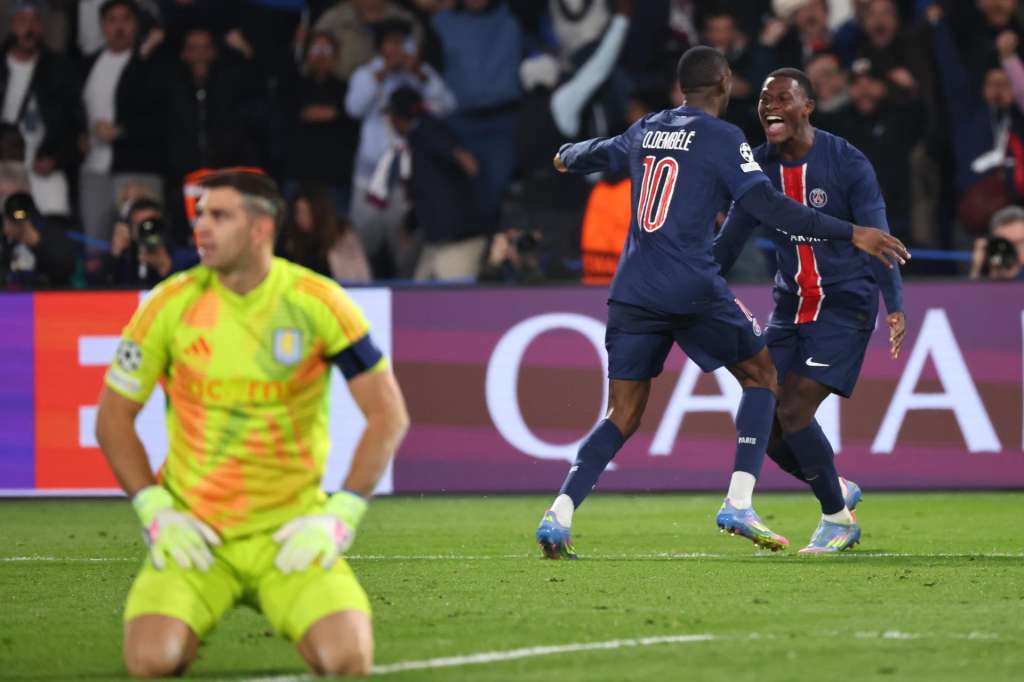 PARIS (France), 09/04/2025.- Nuno Mendes (R) of PSG celebrates after scoring the 3-1 goal during the UEFA Champions League quarter-finals 1st leg soccer match between Paris Saint-Germain and Aston Villa, in Paris, France, 09 April 2025. (Liga de Campeones, Francia) EFE/EPA/CHRISTOPHE PETIT TESSON
