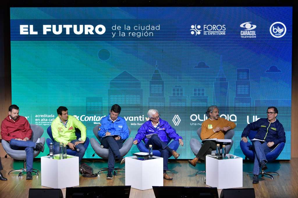 Foro organizado por El Espectador , Blu Radio, Caracol Televisión, en alianza con la Universidad Ean, Renault Sofasa, Uber, Contactar, Vanti y Olimpia IT; Elber Gutiérrez de El Espectador, modera el debate de los candidatos a la Alcaldía de Bogotá: Carlos Fernando Galán; Rodrigo Lara; Diego Molano; Jorge Enrique Robledo; Juan Daniel Oviedo y Jorge Luis Vargas (izq-der).