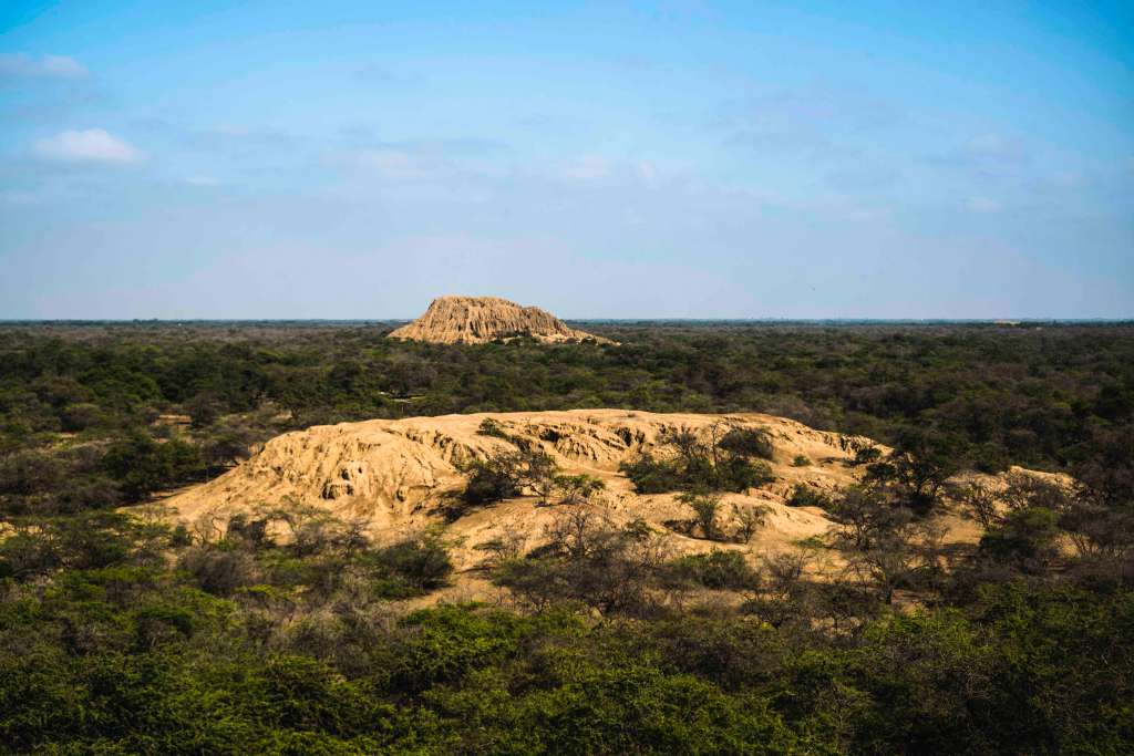 Huaca Colorada y Huaca Lercanlech. Santuario Histórico Bosque de Pómac.