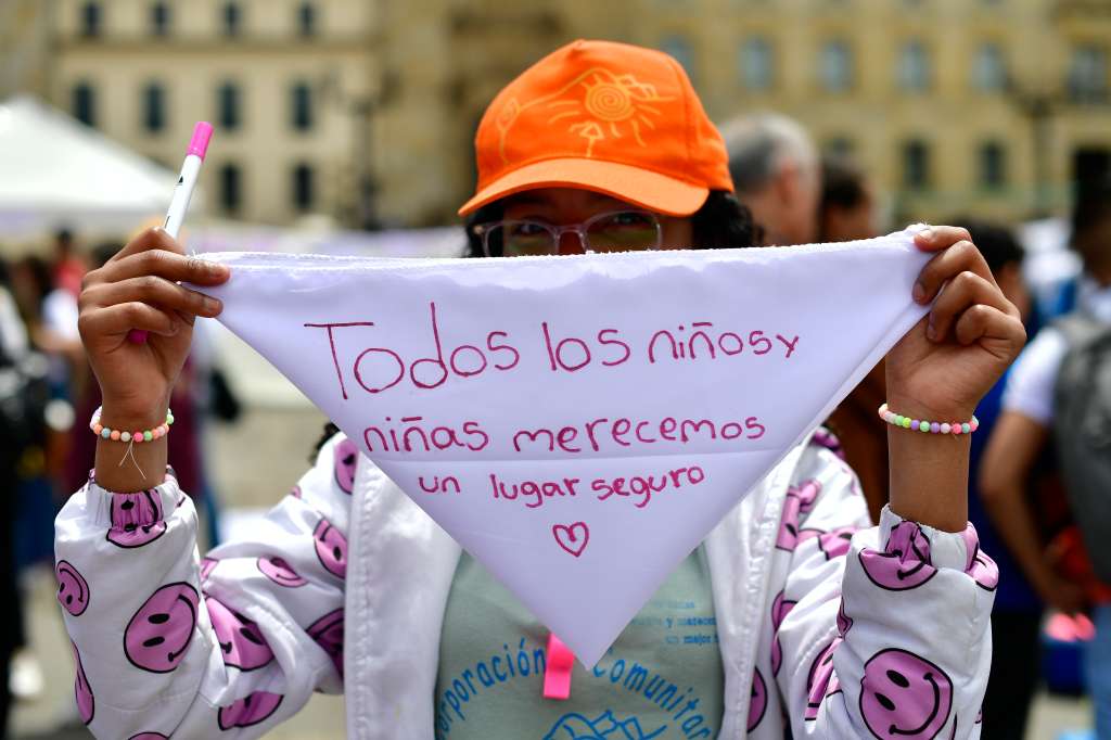 Conmemoración para hacer un llamado al no reclutamiento de niñas, niños, adolescentes y jóvenes menores de 18 años en la guerra