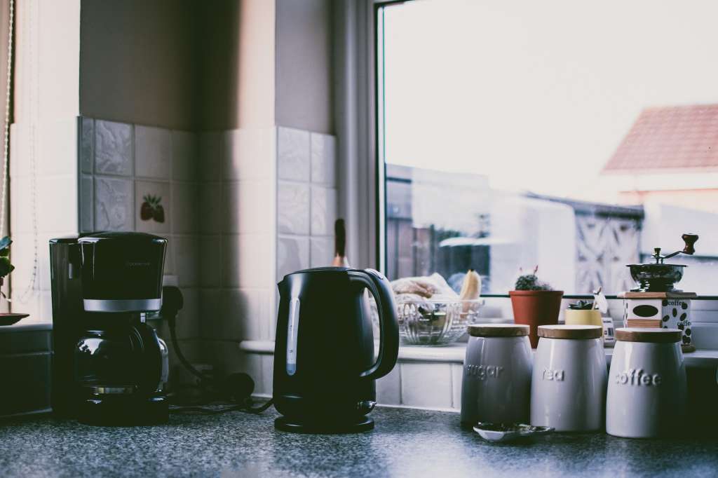 ¡Como nueva! Aprende a lavar tu cafetera con este tip