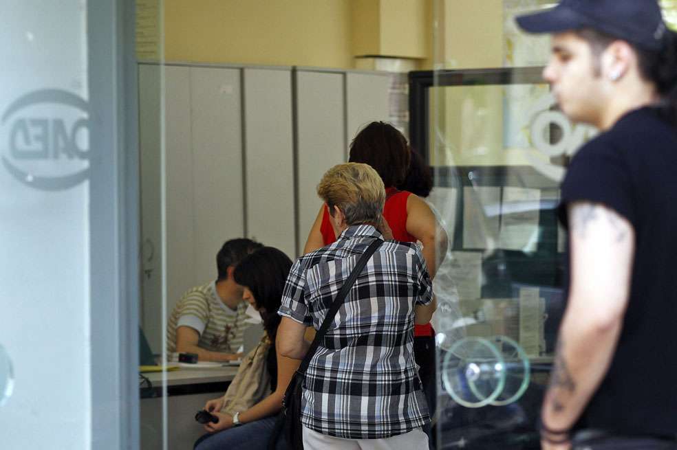 El desempleo en Grecia llegó al 27% al cierre de abril. / EFE