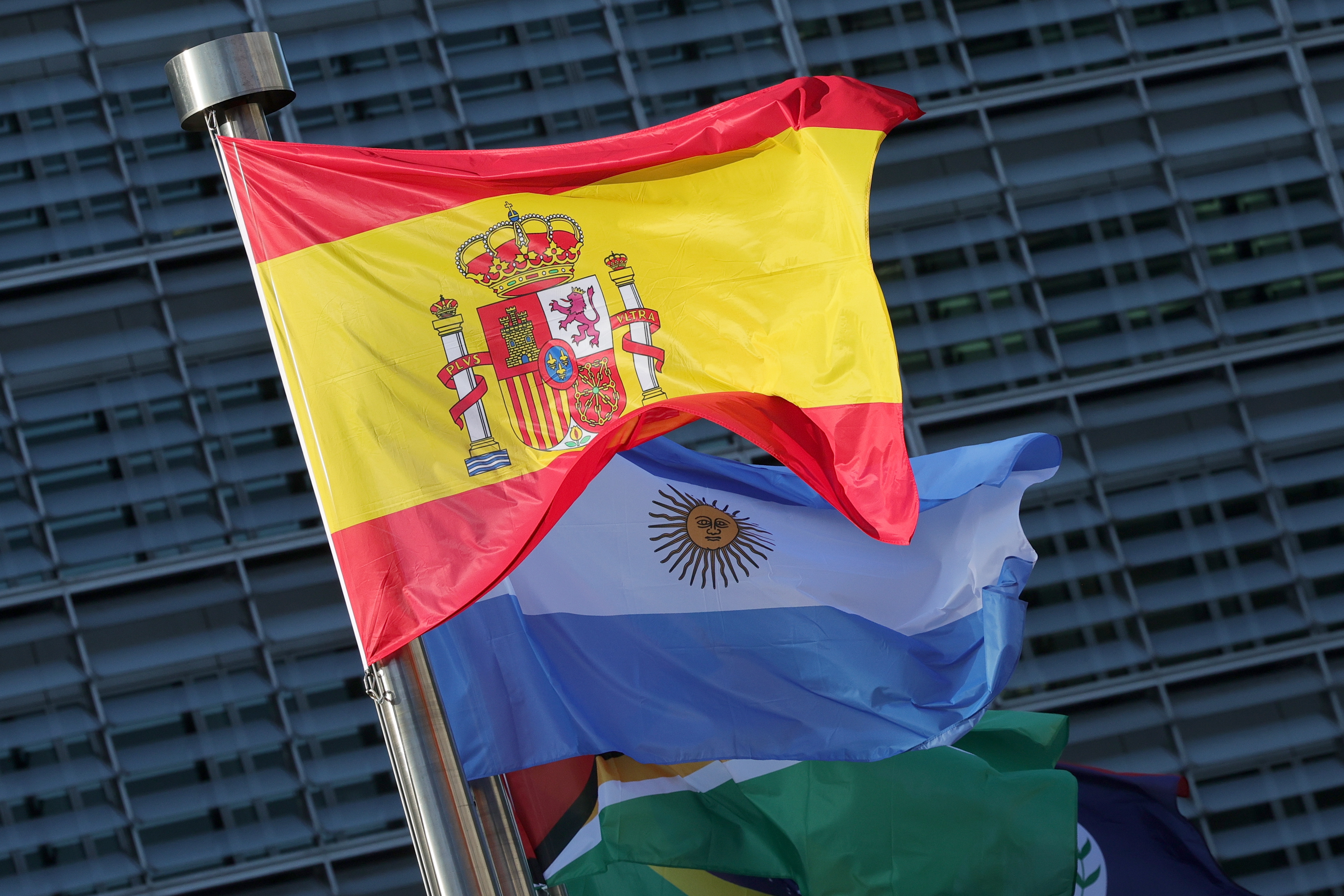 Brussels (Belgium), 17/07/2023.- Spain's national flag waves outside the European Commission headquarters on the day of the EU-CELAC Summit of Heads of State and Government in Brussel, Belgium, 17 July 2023. Leaders from the EU and the Community of Latin American and Caribbean States (CELAC) gather in Brussels for the third EU-CELAC summit from 17-18 July 2023, with the aim to strengthen relations between both regions. The Spanish Presidency of the Council of the EU runs from 01 July to 31 December 2023. (Bélgica, España, Bruselas) EFE/EPA/OLIVIER MATTHYS