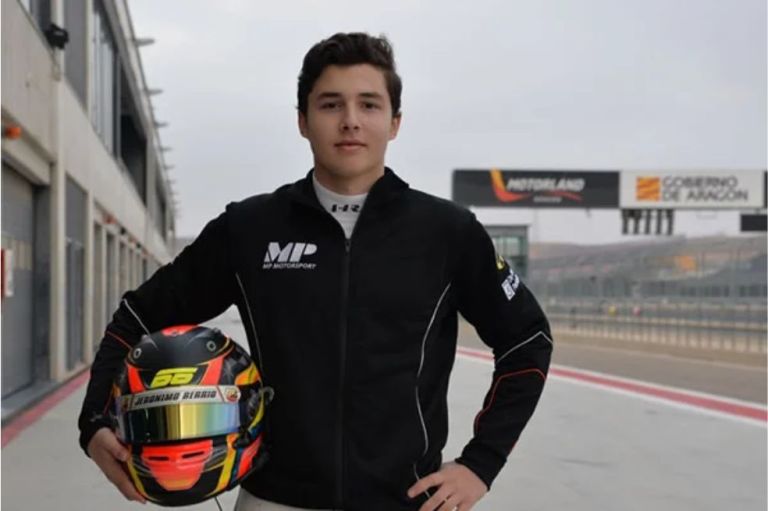 El piloto bogotano Jerónimo Berrío se prepara para correr la Fórmula 4 Española