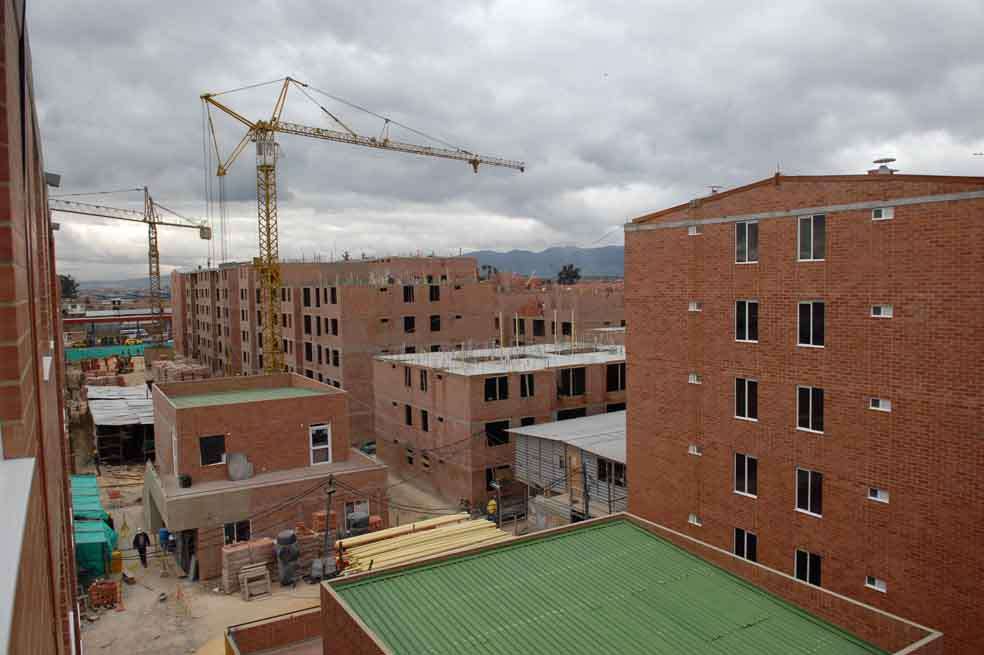 Con la puesta en marcha de pólizas obligatorias a los constructores, el Gobierno busca profesionalizar el sector. / Archivo