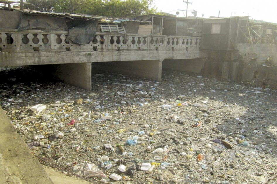 El caño del Mercado Público de Barranquilla es hoy un problema sanitario por los malos olores que genera./ Jesús Fragozo Caro