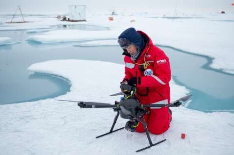 Primer dron vuela al Polo Norte en una misión climática