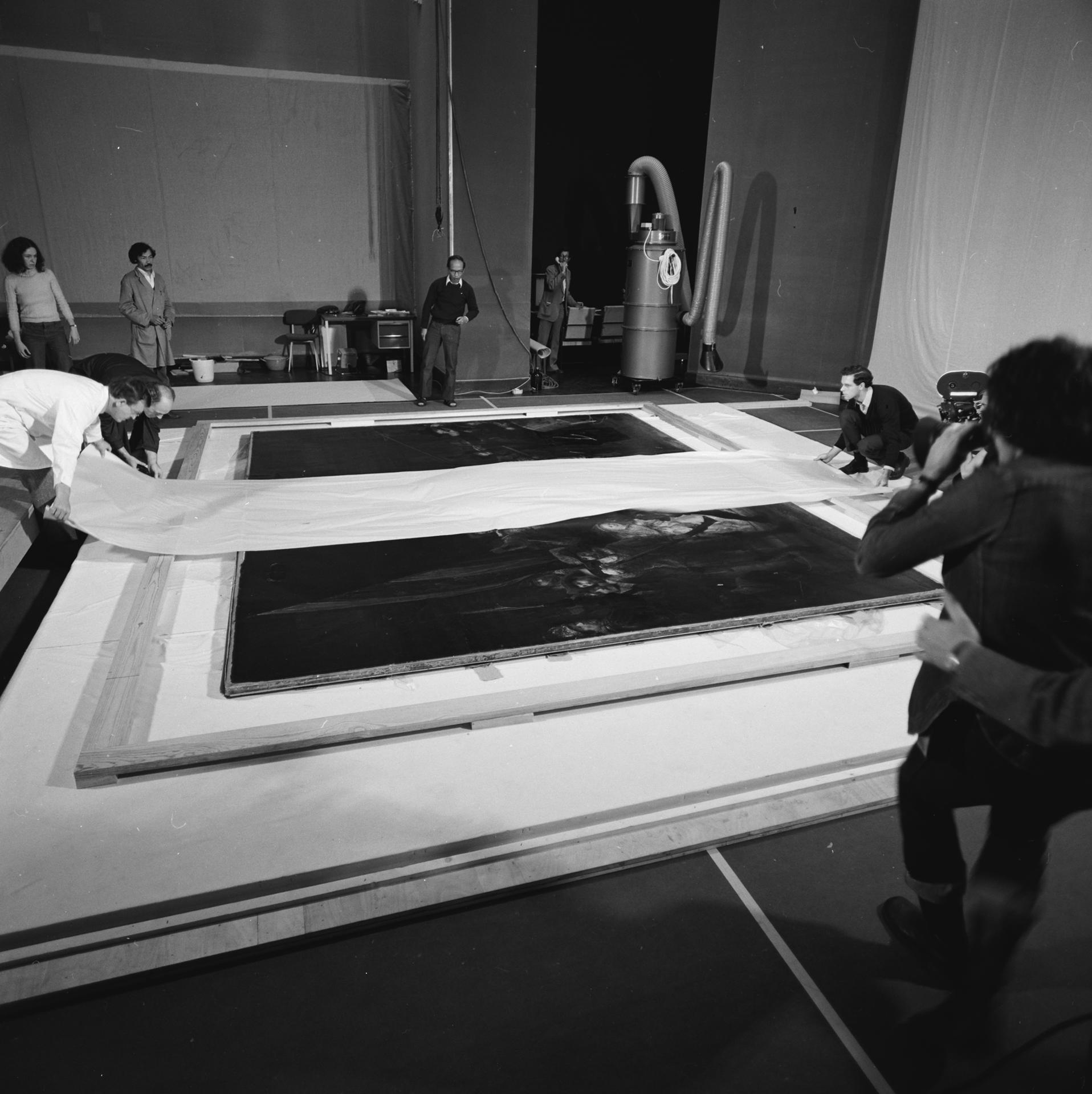 ÁMSTERDAM, 14/09/2025.- Imagen facilitada de los trabajos de restauración de la obra La Ronda de Noche de Rembrandt, símbolo nacional de Países Bajos. EFE/ Rijksmuseum SOLO USO EDITORIAL/SOLO DISPONIBLE PARA ILUSTRAR LA NOTICIA QUE ACOMPAÑA (CRÉDITO OBLIGATORIO)