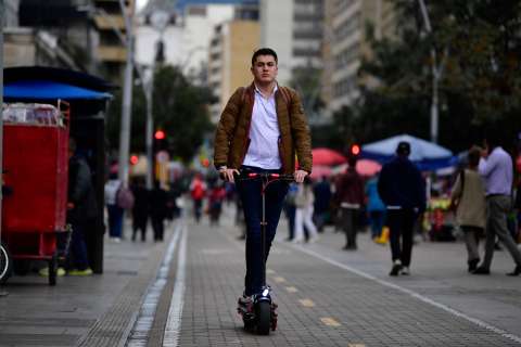 Colombia alista nuevas reglas para scooters y bicicletas eléctricas