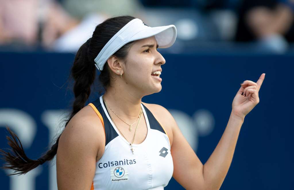 AME1092. MONTERREY (MÉXICO), 06/03/2022.- La tenista colombiana Camila Osorio reacciona hoy contra la canadiense Leylah Fernández, durante la final del Abierto de Monterrey (México). EFE/Miguel Sierra