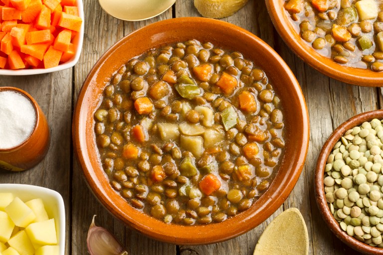 ¿Qué beneficios tiene agregar vinagre a las lentejas?
