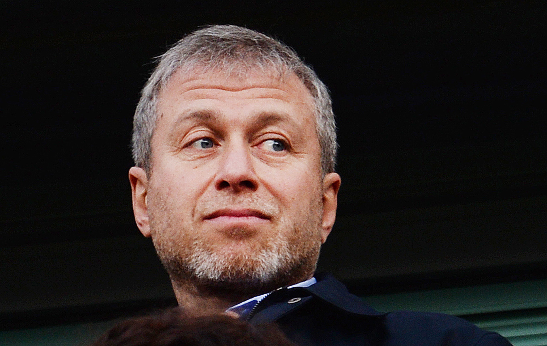 London (United Kingdom).- (FILE) - Chelsea owner Roman Abramovich watches the English Premier League soccer match between Chelsea FC and Arsenal FC at Stamford Bridge in London, Britain, 22 March 2014 (reissued 26 February 2022). Roman Abromovich is "giving trustees of Chelsea's charitable Foundation the stewardship and care of Chelsea FC", the owner of English Premier League club Chelsea FC said in a statement published on 26 February 2022. (Reino Unido, Londres) EFE/EPA/ANDY RAIN DataCo terms and conditions apply. http://www.epa.eu/files/Terms%20and%20Conditions/DataCo_Terms_and_Conditions.pdf *** Local Caption *** 51294271