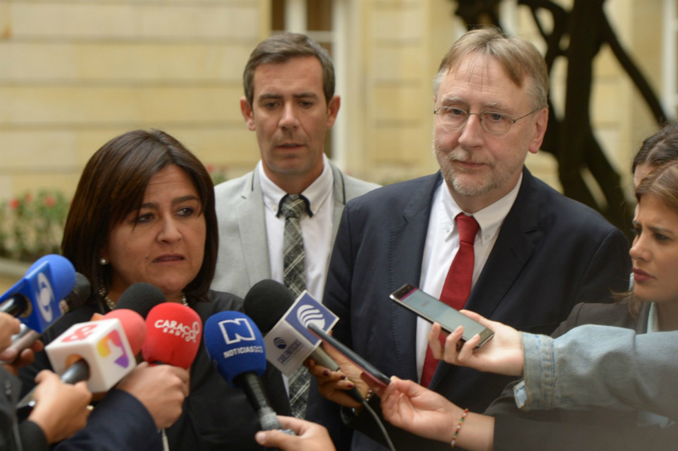 El presidente de la Comisión de Comercio Internacional del Parlamento Europeo, Bernd Lange, y la ministra de Comercio, Industria y Turismo, María Lorena Gutiérrez. / Presidencia