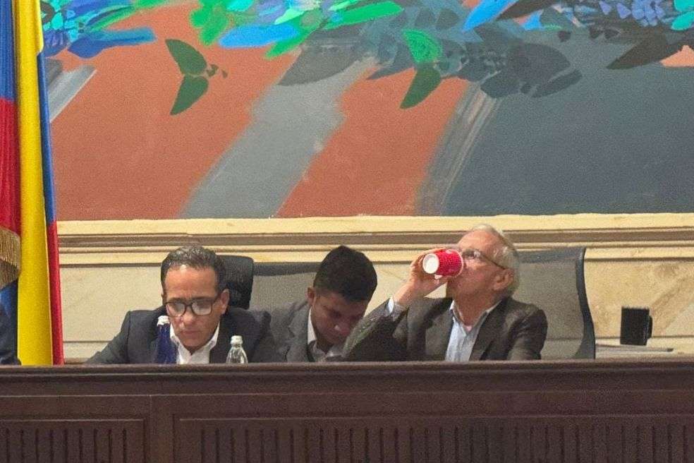 Alexander López (director del DNP) y Ricardo Bonilla (ministro de Hacienda) en el debate del monto del presupuesto de 2025