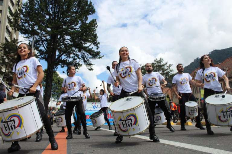 Representaciones artísticas, música y bailes se destacaron en la jornada. En este caso la que fue liderada por la Central Unitaria de Trabajadores de Colombia (CUT).