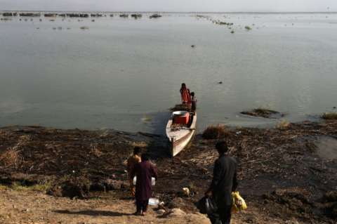El lago más grande de Pakistán muere envenenado