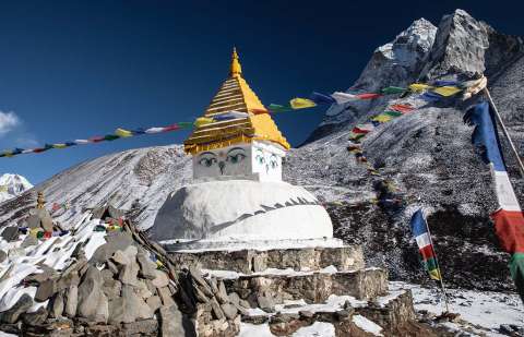 Nepal impulsa nuevas rutas de alta montaña para aliviar la presión en el Everest
