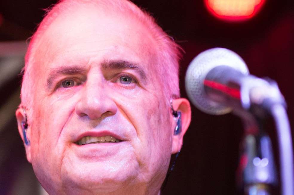 En su larga trayectoria con El Gran Combo, Jerry Rivas se convirtió en un reconocido sonero y uno de los integrantes más antiguos de la agrupación salsera. / Getty Images