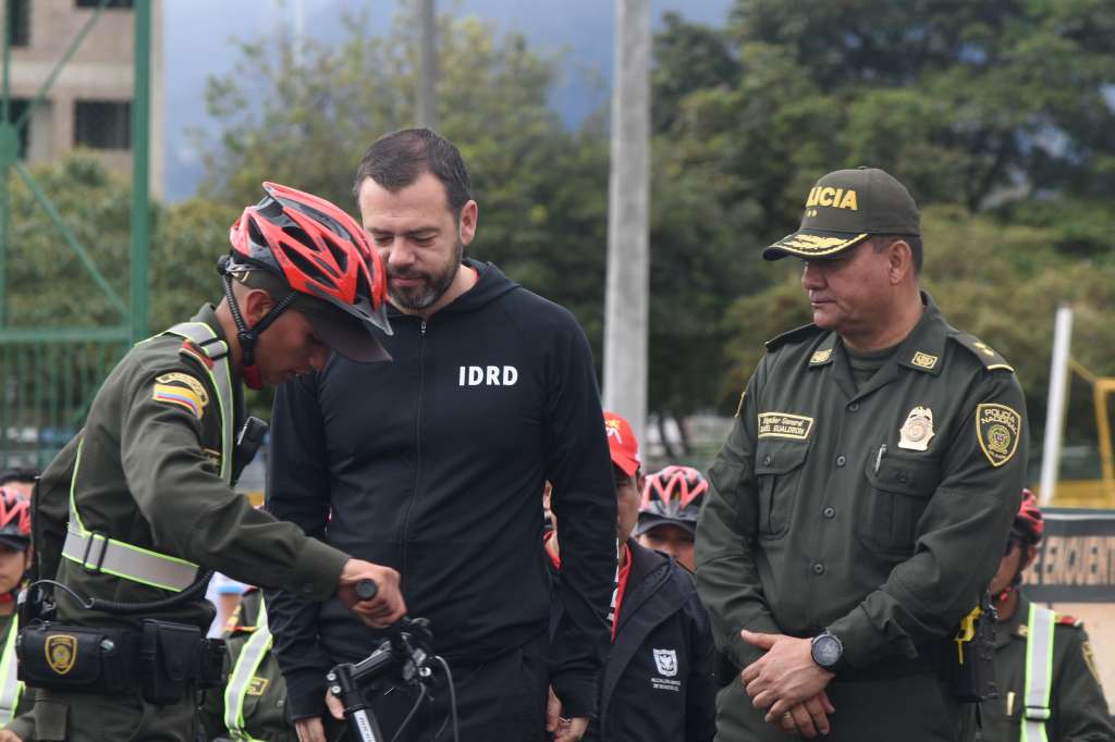Después de la entrega del equipo, el alcalde, en compañía del director del IDRD realizaron ciclopaseo por la ciudad.
