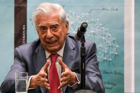 Vargas Llosa: La creación de una historia está plagada de incertidumbre