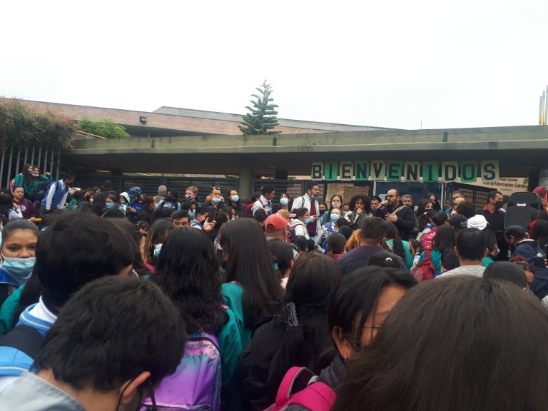 Protestas en colegio del sur de Bogotá por falta de suministro de agua