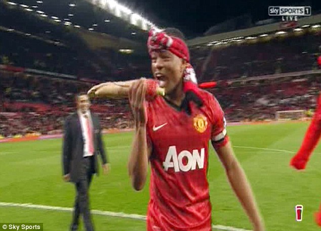 Patrice Evra se burla, al mejor estilo de The Walking Dead, de Luis Suárez
