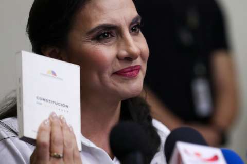 “En pocas horas” se consumará un “golpe de Estado” en Ecuador, dice Verónica Abad