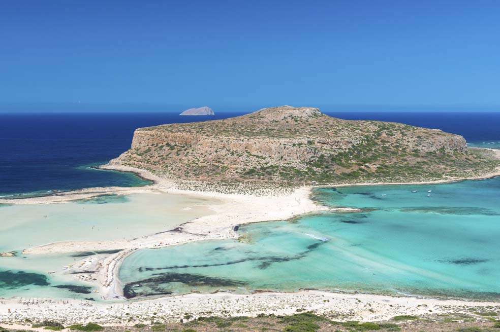 La playa de Balos, a 56 kilómetros de la ciudad de Canea, es uno de los atractivos turísticos más importantes de Creta. Desde el año 2000 fue declarada reserva nacional. / Fotos: iStock