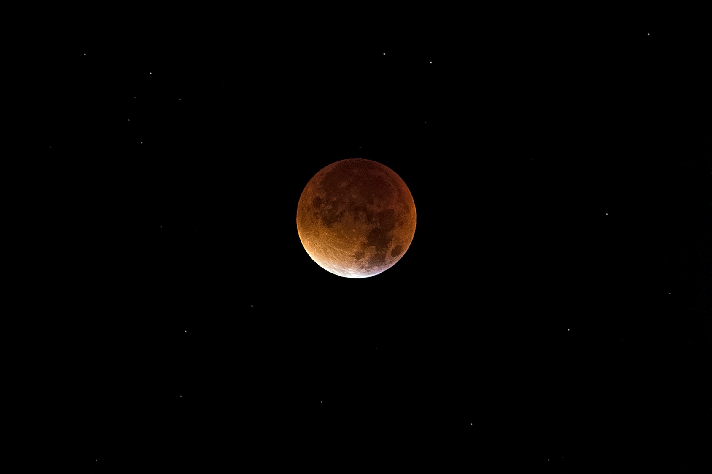 El próximo 14 de junio tendremos una superluna fresa que traerá cambios para varios de los signos del Zodiaco