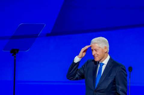 Clinton elogió a Biden por hacer algo “realmente difícil”: renunciar al poder