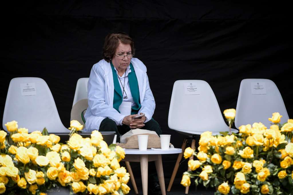 Aida Avella en el acto de perdón suspendido.