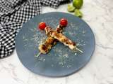 Brochetas de pollo con limón y parmesano, un almuerzo delicioso para este domingo