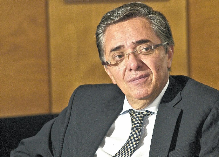 Más enroque que revolcón ministerial