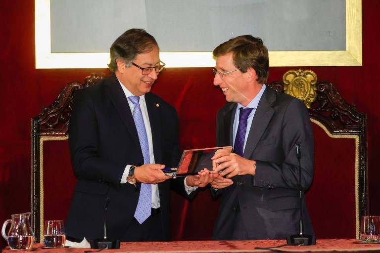 Petro recibió la Llave de Oro de Madrid en su visita por España