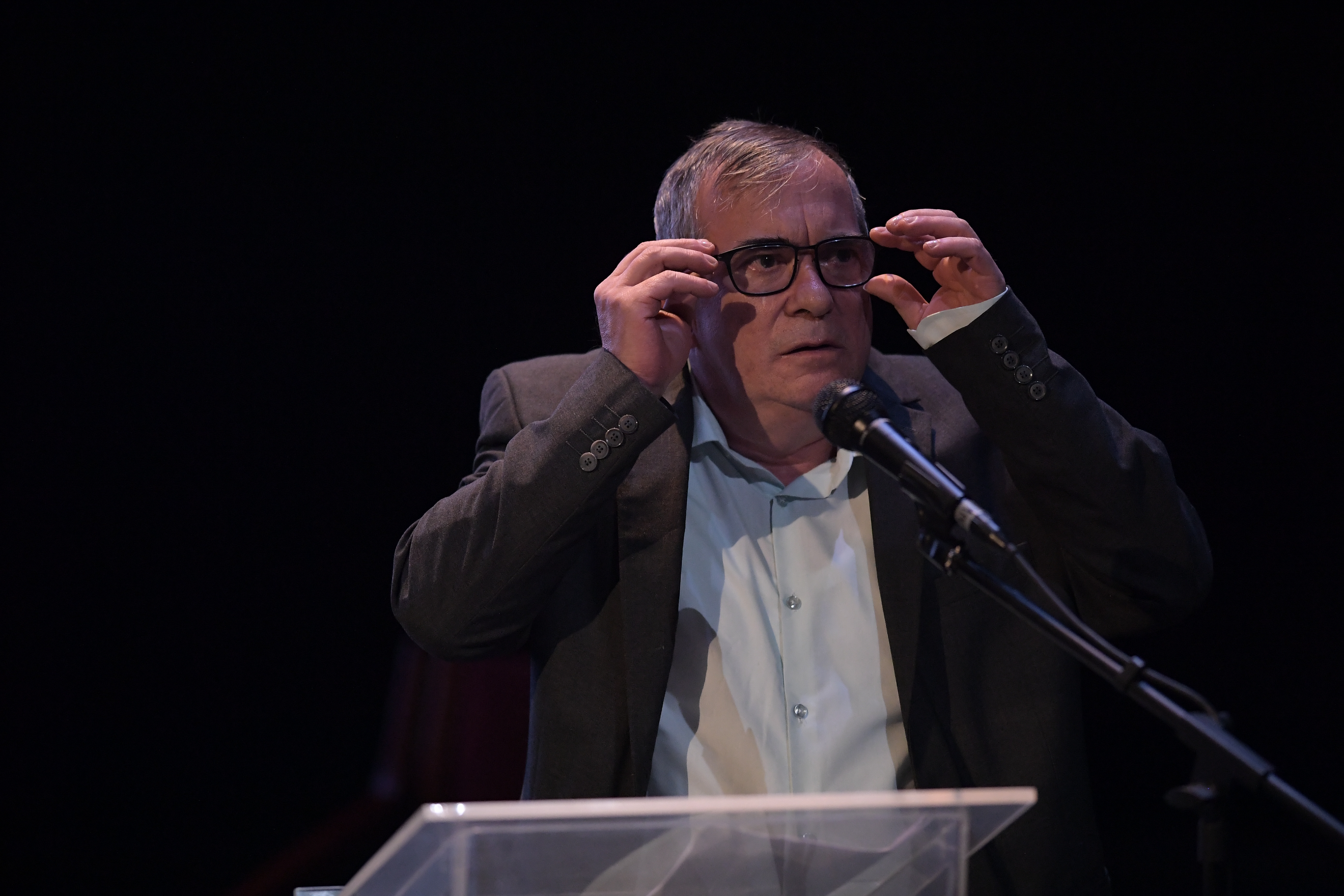 Alias “Timochenko”, excomandante de las FARC, en el encuentro: “Verdades que liberen: reconocimiento de responsabilidades de secuestro por parte de las Farc”, organizado por la Comisión de la Verdad, al cual asistieron víctimas y responsables de los secuestros.
