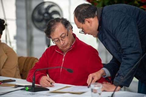 Petro llegó a retiro de ministros: se definió ‘paz total’ como eje de gobierno