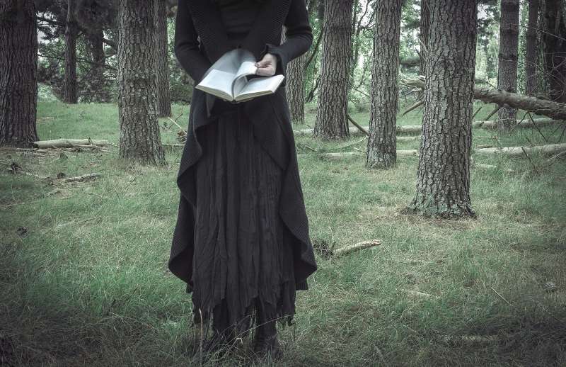 ‘Desde lo desconocido’, así será el programa paranormal en vivo de Ayda Valencia