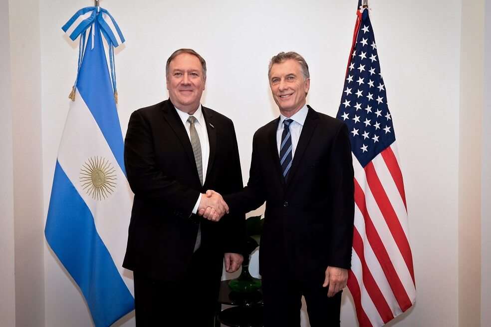 Secretario de Estado de EE.UU., Mike Pompeo, con el presidente argentino, Mauricio Macri, durante la Conferencia Hemisférica de lucha contra el terrorismo. / AFP