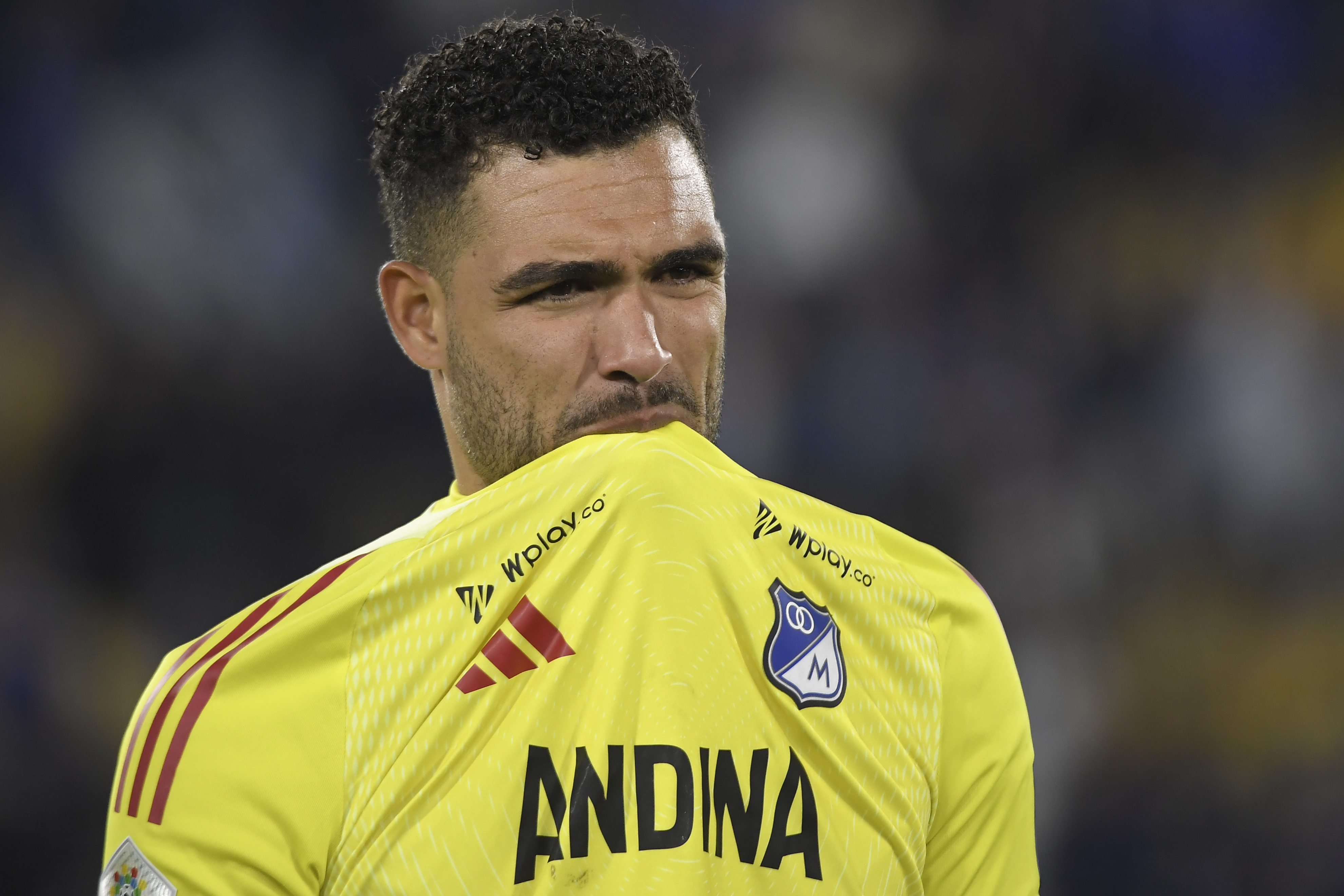 Futbolista colombiano, arquero de Millonarios en el partido ante Santa Fe por la sexta fecha de los cuadrangulares del grupo B de la Liga Betplay 2025-I.