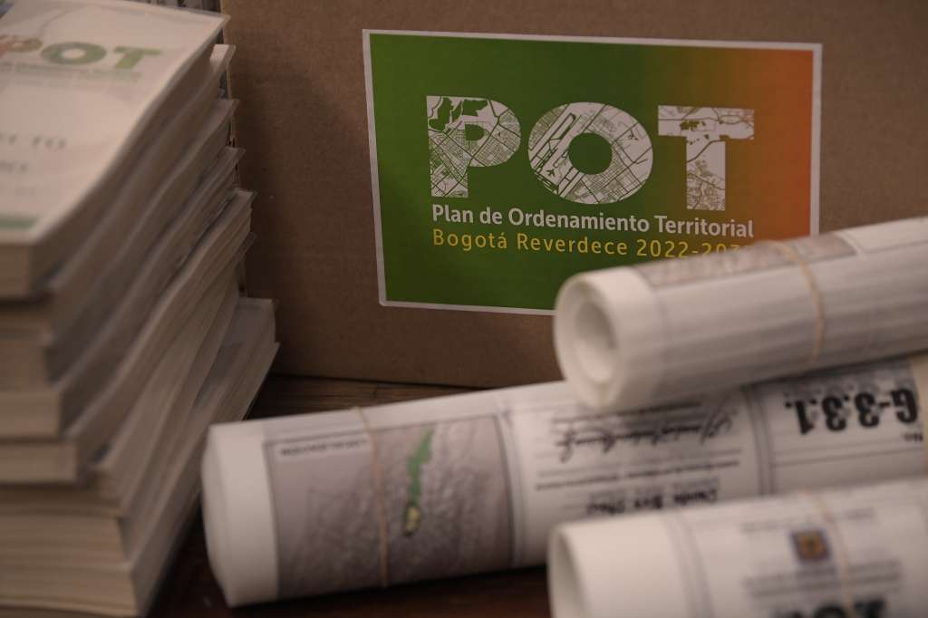 Radicación del proyecto de Plan de Ordenamiento Territorial (POT), en el Concejo de Bogotá.