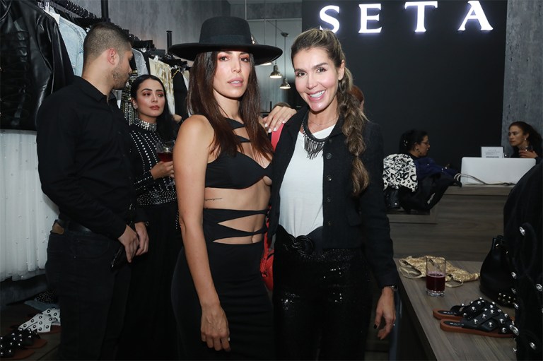 Seta Grand Opening
La tienda de moda SETA hizo su Grand Opening en el centro comercial el retiro este 6 de julio en el local 233 en el tercer piso, una boutique dedicada a la moda contemporánea con toques urbanos fabricados en finos materiales.