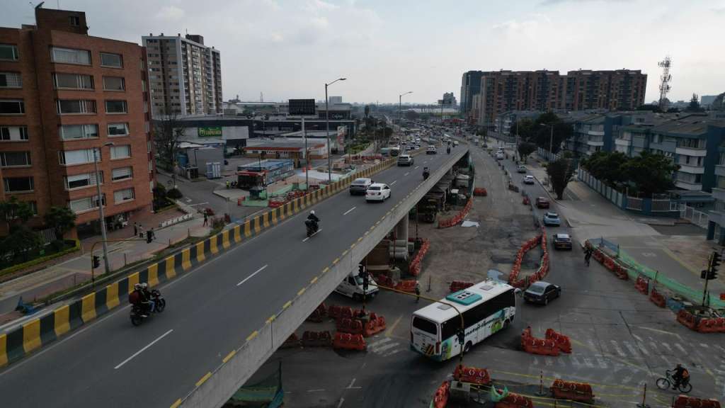 Puente en la Av. 68