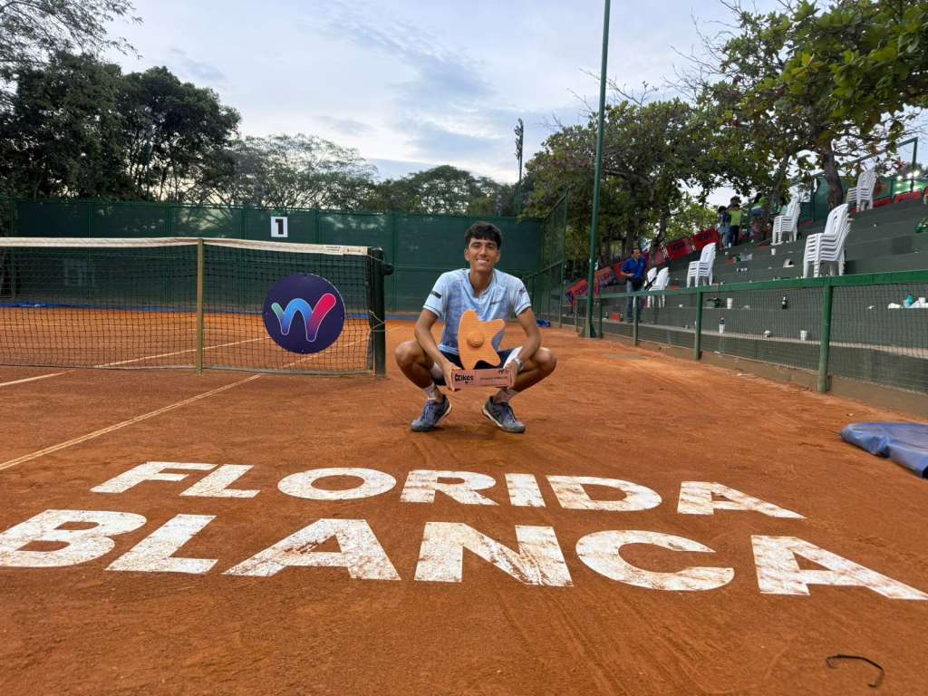 El tolimense Johan Rodríguez celebró en el Club Campestre de Florida Blanca el primer título de su carrera en sencillos.