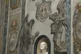 Borran el rostro de Meloni de un fresco en una basílica de Roma tras la polémica