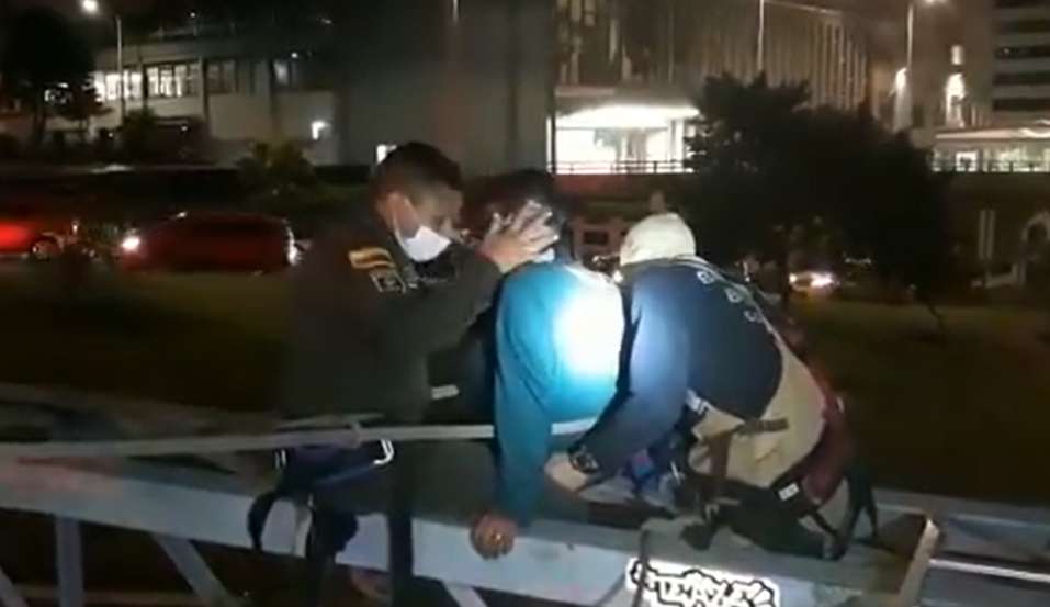 El patrullero Artur Salas trabaja en el CAI San Diego.