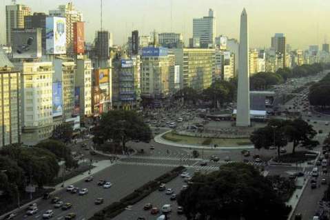 Obelisco de Buenos Aires recupera su punta tras intervención artística